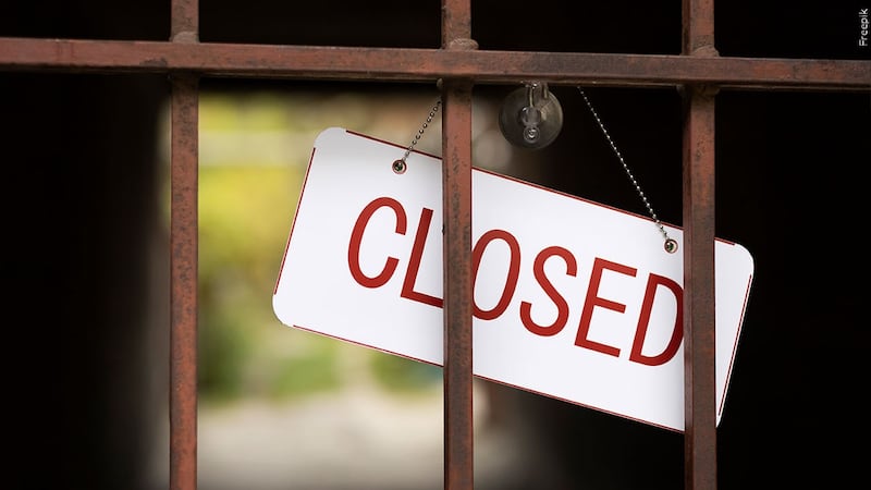 Stock photo of a closed sign.
