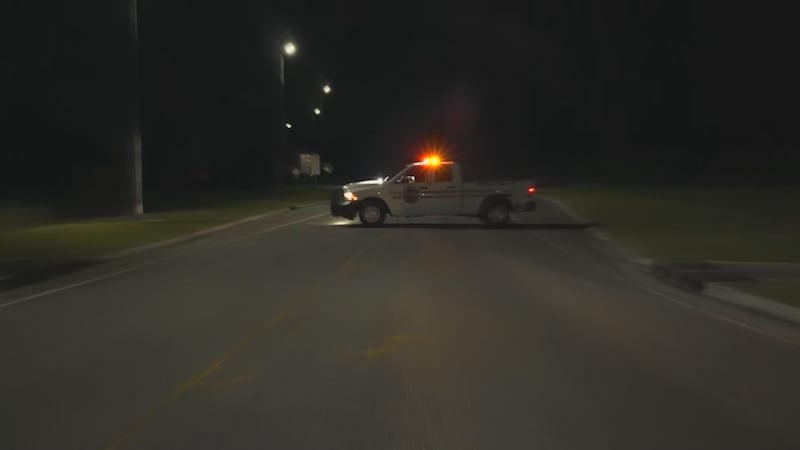 River Road shut down following crash in East Baton Rouge Parish